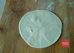 Illustration of making dough sugar cakes 8