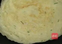 Illustration of how to make chives and egg pancake rolls with salad 4