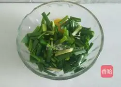 Illustration of how to make chive egg pancake 2