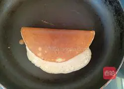 Illustration of how to make rice banana waffles 9