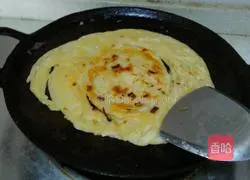 Illustration of how to make scallion pancakes 9