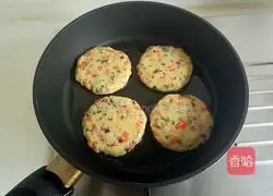 Illustration of how to make pastoral potato pancakes 14