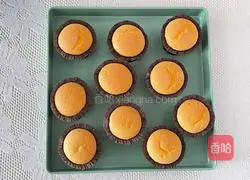 Illustration of how to make cream cupcakes 7