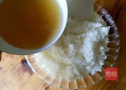 Illustration of how to make sushi rolls 4