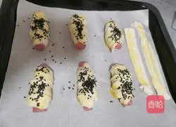 Illustration of how to make grilled sausages with hand cakes 10