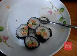 Illustration of how to make sushi at home 9