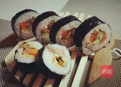 Illustration of how to make spicy cabbage sushi rolls 11