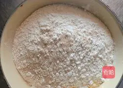 Illustration of how to make shepherd’s purse and fresh meat fried buns 1