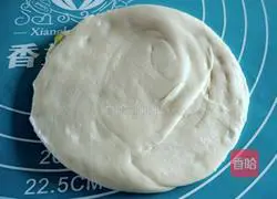 Illustration of how to make scallion pancake 7