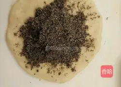 Illustration of how to make crispy black sesame pie 8