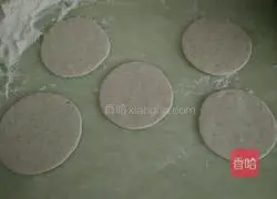 Illustration of making pure yeast pancakes 3