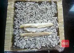 Illustration of how to make fruit sushi 6