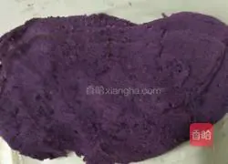 Dessert...Snow swallow milk ten-fried purple potato cake Illustration of how to do it 2
