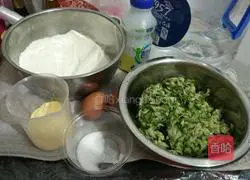 Illustration of how to make sophora flower cake 1 