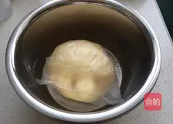 Illustration of how to make sesame and white sugar round cakes 2