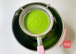 Illustration of how to make Christmas tree muffin cake 7