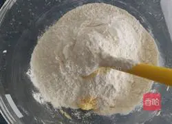 Illustration of how to make coconut crispy cake 6