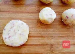 Illustration of how to make bacon potato pancakes 9