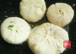 Illustration of how to make chive pancakes 14