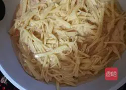 Illustration of how to make pan-fried potato pancakes 4