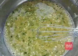 Illustration of how to make egg and green onion cake 4
