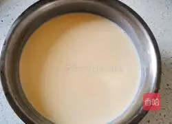 Illustration of how to make strawberry and yellow peach pancake 9