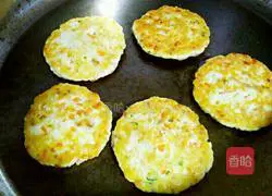 Illustration of how to make pan-fried carrot and tofu patties 11