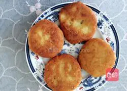 Press soy milk and fry bean dregs cakes! Illustration of how to do it 9