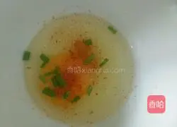 Illustration of how to make fried egg and scallion pancake 6