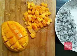 Illustration of how to make cream fruit cake 3