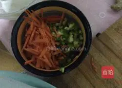 Illustration of how to make carrot and green pepper pancake 3