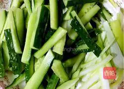 Illustration of how to make pancake rolls 3