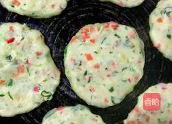 Illustration of how to make vegetable potato pancakes 9