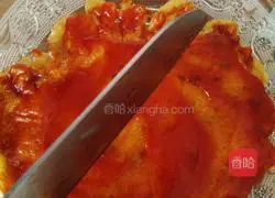 Illustration of how to make egg pancakes with shredded potatoes and tomato sauce 13