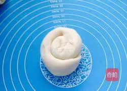 Illustration of how to make hot noodles and scallion pancakes 12