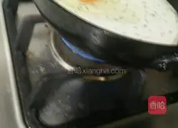 Illustration of how to make fragrant egg pancakes 6