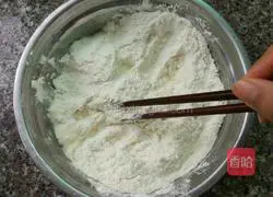 Illustration of how to make salt and pepper scallion pancake 4
