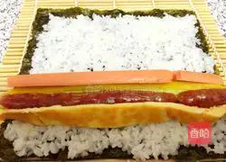 Illustration of how to make seaweed sushi rolls 6