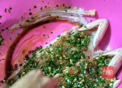 Illustration of how to make green onion fish cakes 6