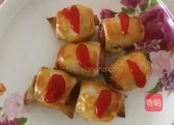 Illustration of how to make hand cake ham rolls 5