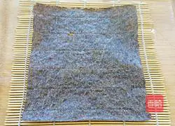 Illustration of how to make avocado sushi 4