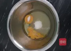 Illustration of how to make crispy egg rolls 4