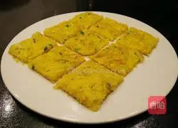 Illustration of how to make potato shredded egg pancakes 18