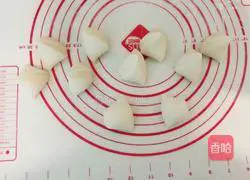 Illustration of how to make dumpling skin scallion pancakes 3