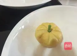 Illustration of how to make two pumpkin cakes 4