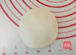 Illustration of how to make scallion pancakes with dumpling skins 6