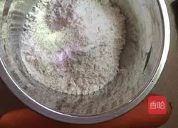 Illustration of how to make carrot and egg pancakes 1