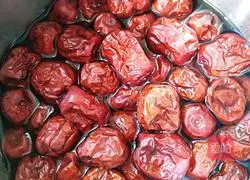 Illustration of how to make fried pancake roll cake 1