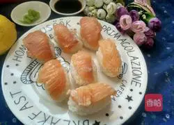 Illustration of how to make salmon sushi 3
