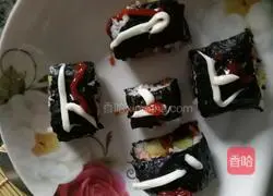 Illustration of how to make meat floss sushi 7